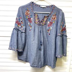 BeachLunchLounge Boho 3/4 Sleeve Embroidered Top VNeck W/Tassels